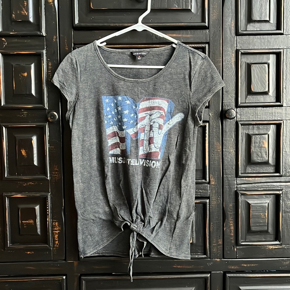 Rock and Republic MTV tie top, Like New